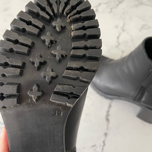 Steve Madden Size 8 Boots - Picture 3 of 8